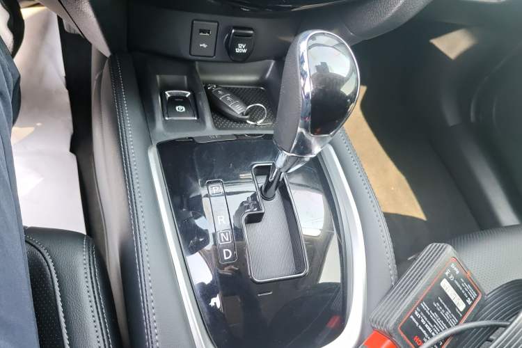 Used Nissan X-Trail 2023 Classic 2.0L Two-Wheel Drive Smart Connect & Comfort Edition Gear Lever