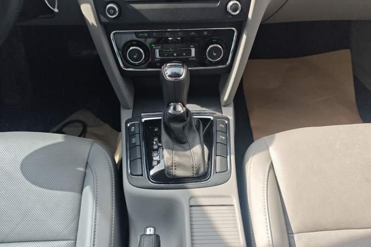 Used Skoda Superb 2013 1.8TSI Automatic Yashi Edition
