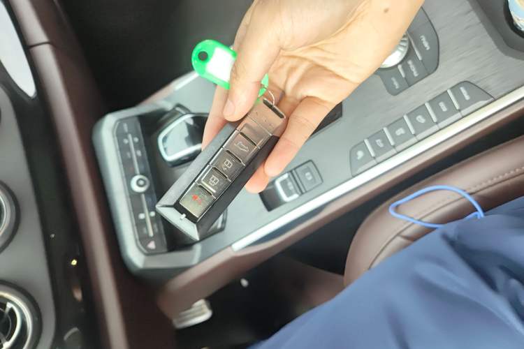 Used Wey VV7 2017 2.0T Ultra-Luxury Version
