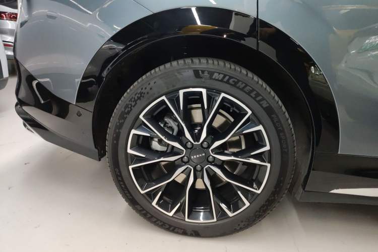 Used Zeekr 7X 2025 100 kWh Long-Range Rear-Wheel Drive with Intelligent Driving Features Exterior 5