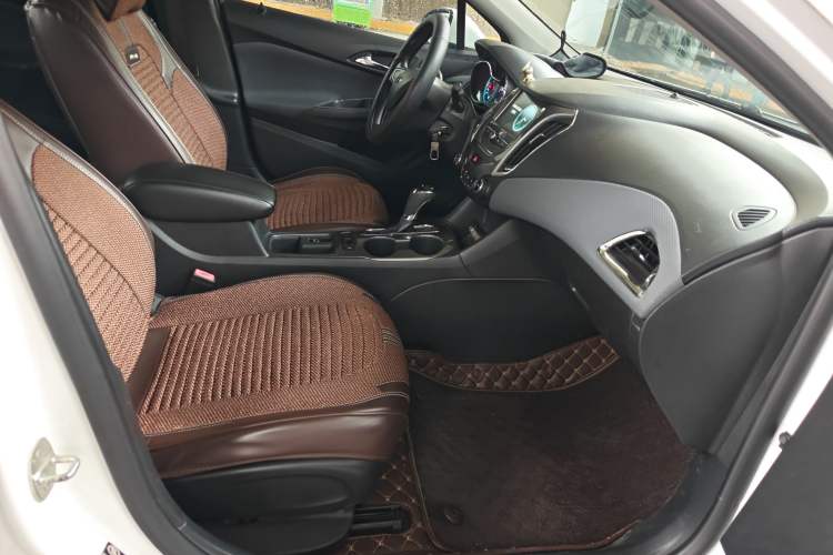 Used Chevrolet Cruze 2018 320 Automatic Pioneer Sunroof Edition Right Front Seat