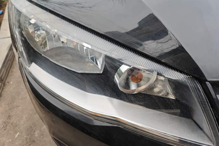 Used Volkswagen Jetta 2013 1.6L Manual Comfort Model Right Front Headlight