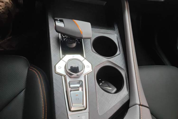 Used CHANGAN UNI-V 2022 1.5T Prestige Version Gear Lever