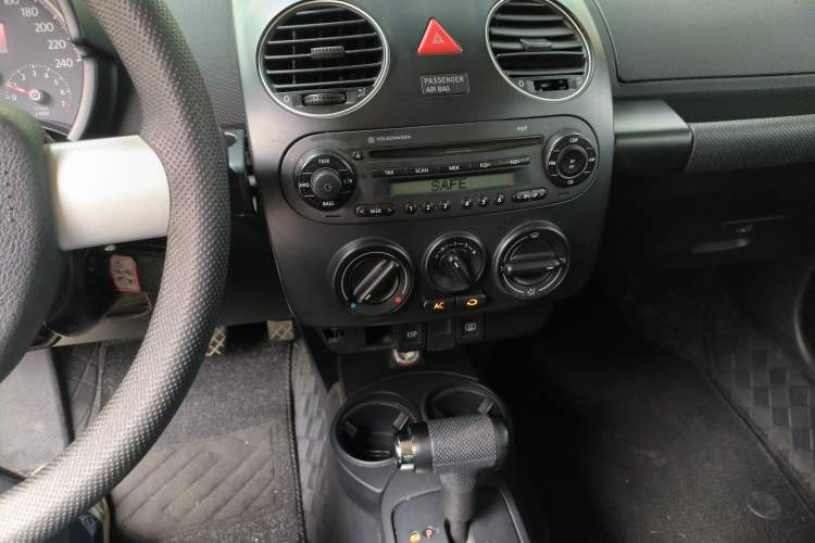 Used Volkswagen Beetle 2010 1.6 AT Audio And AC Panel