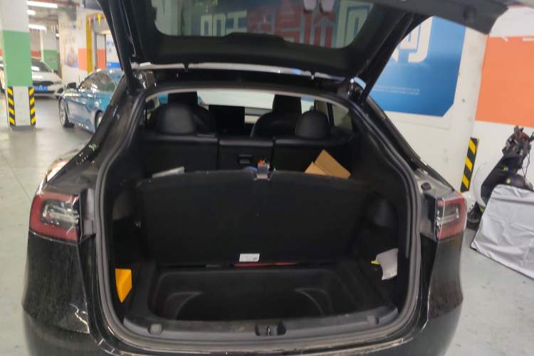 Used Tesla Model Y 2022 Rear-Wheel-Drive Version Trunk