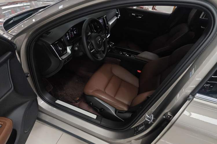 Used Volvo S60 2020 T4 Zhiyi Luxury Edition