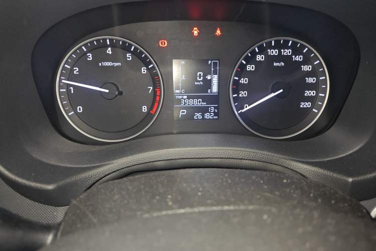 Used Hyundai ix25 2015 1.6L Automatic Two-Wheel-Drive Deluxe DLX Model
