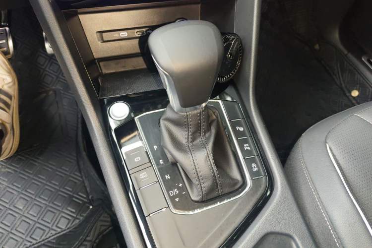 Used Volkswagen Tiguan L 2022 330TSI Automatic Two-Wheel Drive R-Line Enhanced Edition