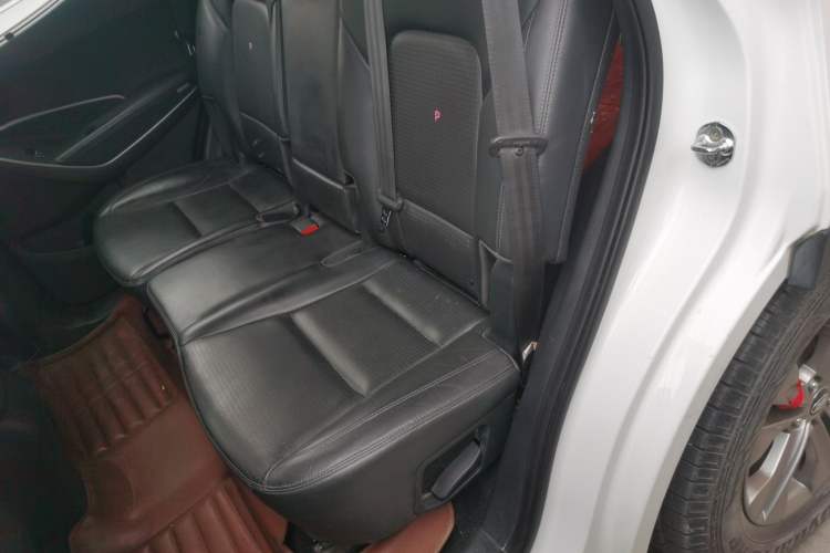 Used Hyundai Santa Fe 2013 2.4L Automatic Two-Wheel Drive Smart Version Left Rear Seat