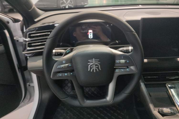 Used BYD Qin L 2025 DM-i Smart Drive 80KM Leading Model Steering Wheel
