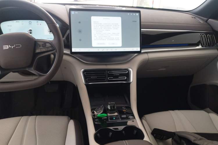 Used BYD Song PLUS New Energy 2025 DM-i Smart Drive 112KM Prestige Model Audio And AC Panel