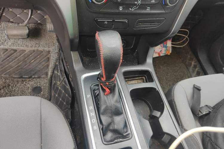 Used Ford Kuga 2017 EcoBoost 180 Two-Wheel-Drive Elite Trim Gear Lever