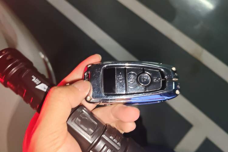 Used Lincoln Aviator 2021 3.0T V6 All-Wheel-Drive Executive Edition Vehicle Key