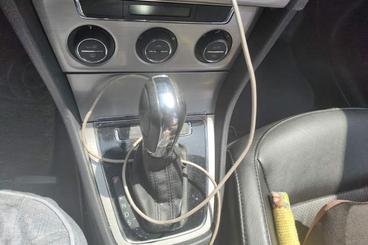 Used Volkswagen Lavida 2013 Revised Version 1.6L Automatic Luxury Edition
