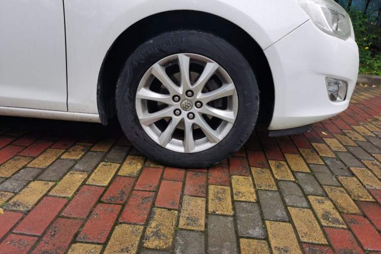 Used Buick GT 2013 XT 1.6L Automatic Fashion Edition Right Front Wheel Hub