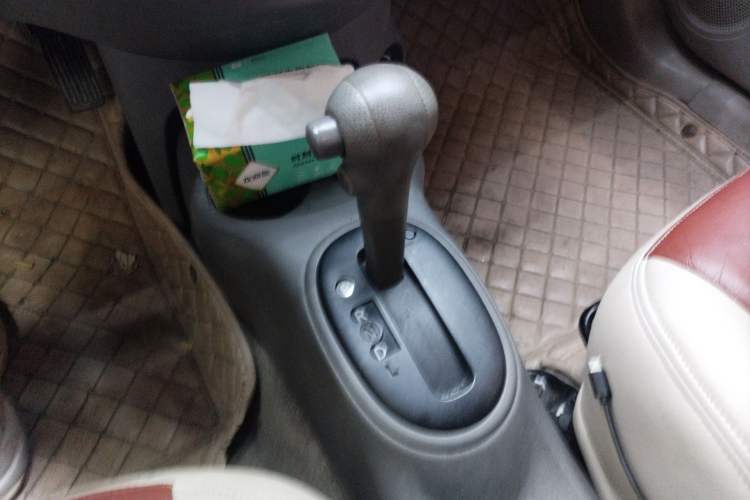 Used Nissan Sunny 2014 1.5XE CVT Comfort Edition Gear Lever