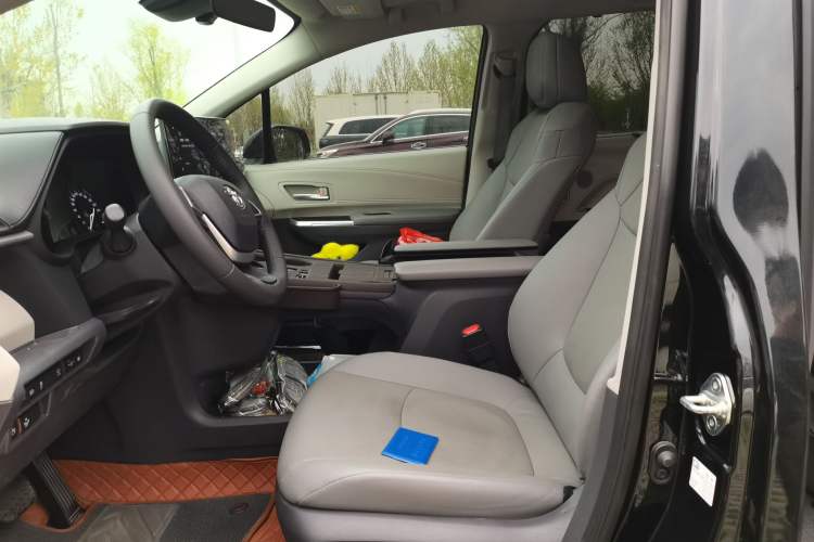 Used Toyota Granvia 2023 2.5L Hybrid Prestige PLUS Edition Left Front Seat