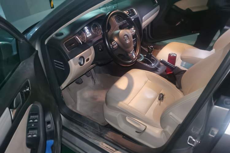 Used Volkswagen Sagitar 2014 Revised Version 1.4TSI Manual Luxury Edition
