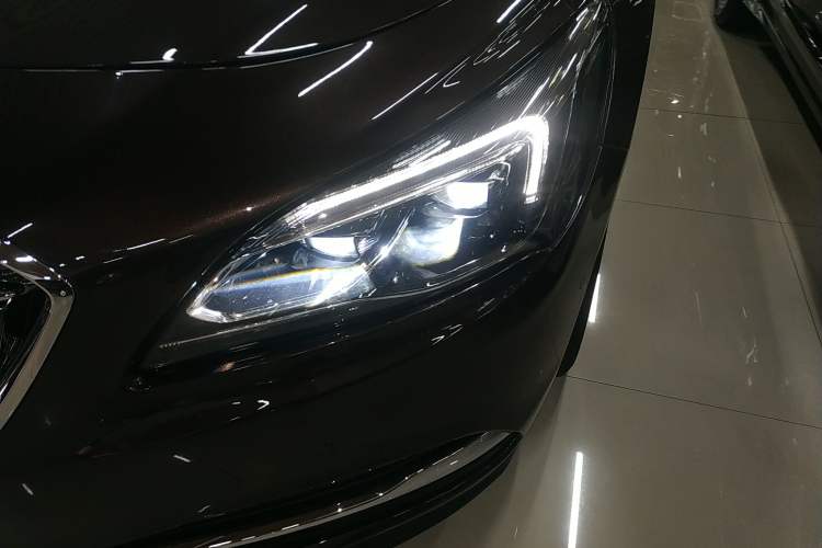 Used Buick LaCrosse 2016 28T Luxury Version Left Front Headlight