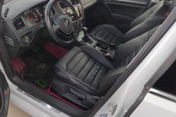 Used Volkswagen Golf 2016 230TSI Automatic Luxury Version
