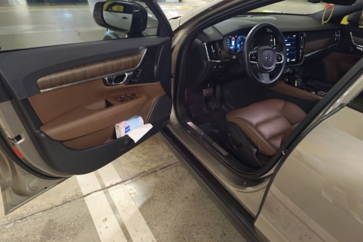 Used Volvo V90 2021 Cross Country B5 AWD Smart Range Edition