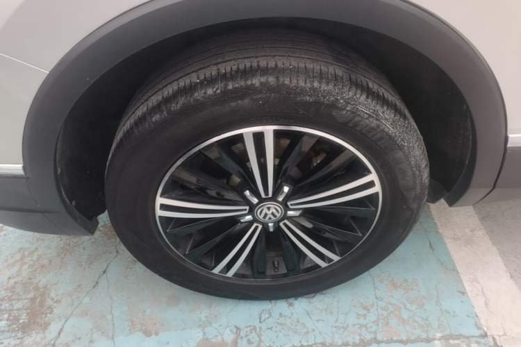 Used Volkswagen Tiguan L 2019 Updated Version 330TSI Automatic Two-Wheel Drive Panoramic Comfort Edition China VI Standard
