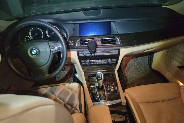 Used BMW 7 Series 2009 740Li Luxury Model Center Console