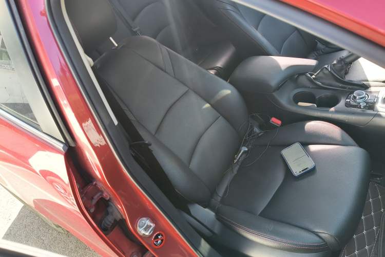 Used Mazda 3 Axela 2016 Hatchback 1.5L Automatic Comfort Model
