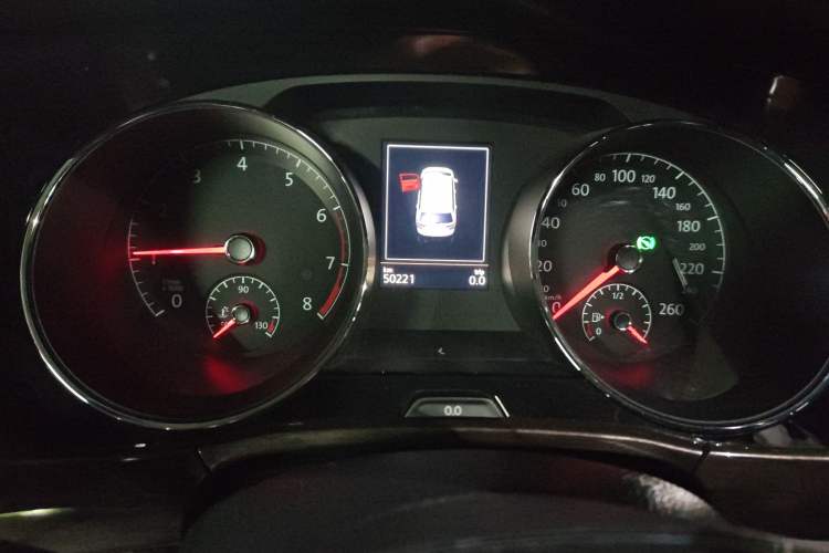 Used Volkswagen Touran 2016 Volkswagen Touran L 330TSI DSG Luxury Edition Odometer Close Up