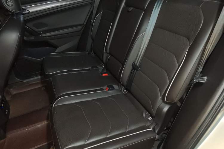 Used Volkswagen Tiguan L 2017 330TSI Automatic Two-Wheel Drive Flagship Edition Left Rear Seat