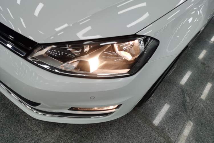 Used Volkswagen Golf 2017 1.6L Automatic Comfort Million-Vehicle Anniversary Edition