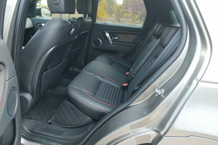 Used Land Rover Discovery Sport 2021 249 PS R-Dynamic S Performance Edition Left Rear Seat