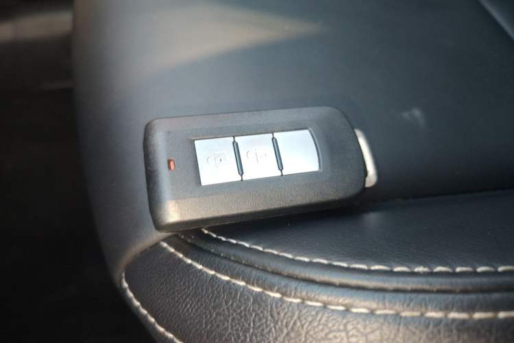 Used Mitsubishi Outlander 2020 2.0L Two-Wheel Drive Comfort Edition 7-Seater
