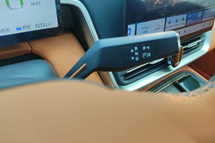 Used Dongfeng eπ eπ008 2025 210 Ultra Range-Extended Version 5 Seats
