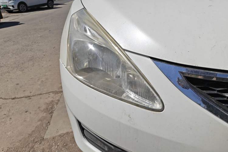 Used Nissan Tiida 2011 1.6L CVT Smart Version Right Front Headlight