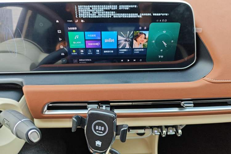 Used ORA Good Cat 2024 401 km Luxury Version Audio And AC Panel