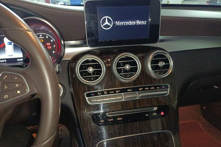 Used Mercedes-Benz GLC 2018 Facelift GLC 260 4MATIC Luxury Edition