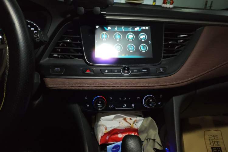 Used Buick GL6 2019 18T 6-Seater Connected Luxury Version China VI Standard Audio And AC Panel