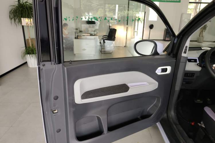 Used Chery New Energy QQ Ice Cream 2022 120km Conical Shape Lithium Iron Phosphate