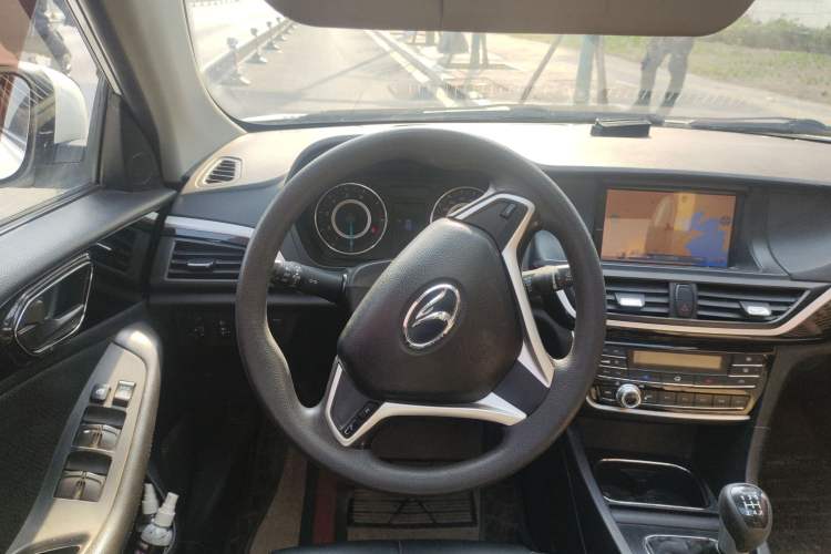 Used Soueast V5 Lingzhi 2017 1.5L Manual New Generation Model Steering Wheel