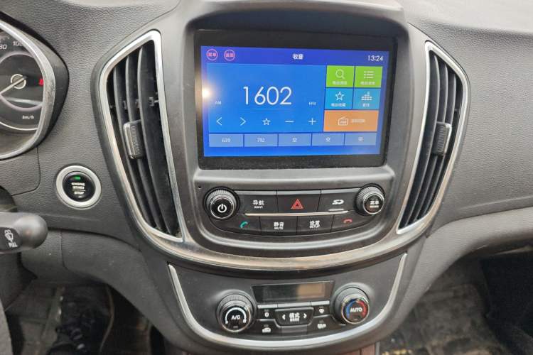 Used Baojun 560 2017 Rhythmic Edition 1.8L iAMT Prestige Model Audio And AC Panel