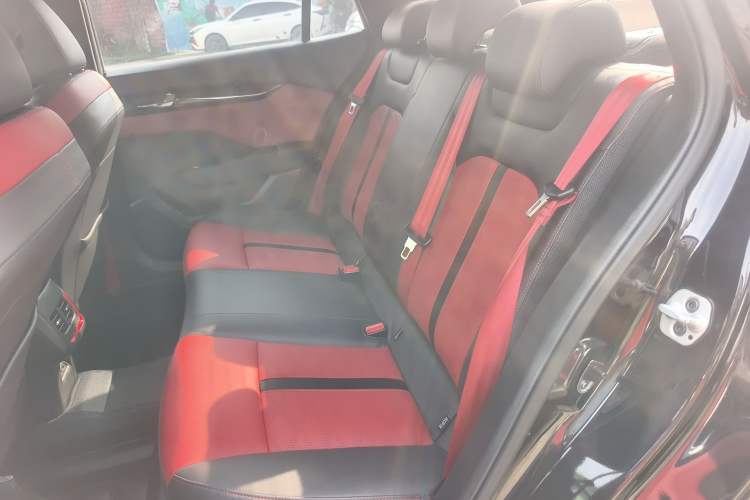 Used Dongfeng Aeolus Yixuan 2021 230T Automatic Dream-Chasing Rider Edition Left Rear Seat