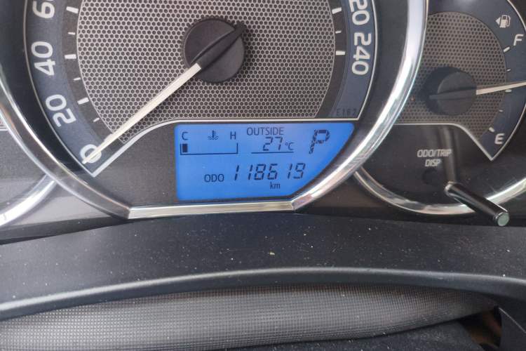 Used Toyota Corolla 2014 1.6L CVT GL Odometer Close Up