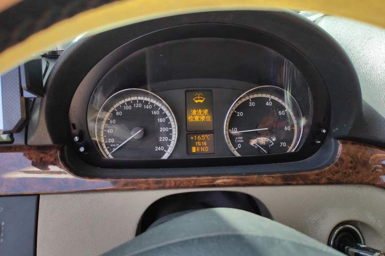 Used Mercedes-Benz Viano 2010 2.5L Luxury Edition
