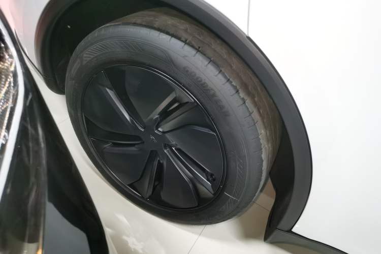 Used Tesla Model Y 2025 Rear-Wheel-Drive Version
