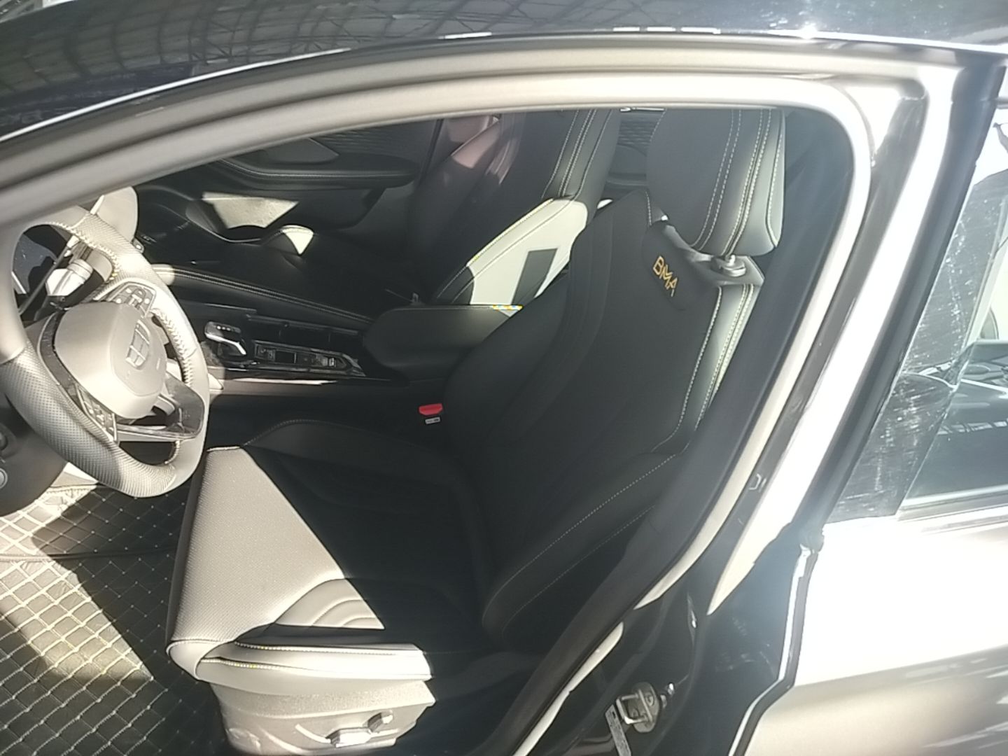 Geely Auto Coolray 2025 Bin Yue L 1.5T DCT Starlight Edition — снимка 17