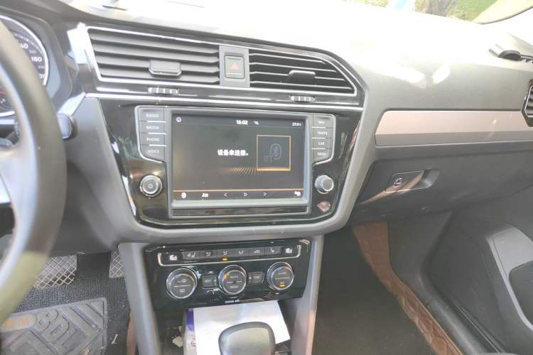 Used Volkswagen Tiguan L 2018 330TSI Automatic Two-Wheel Drive Luxury Edition Audio And AC Panel