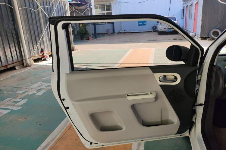 Used CHANGAN Lumin 2022 301km Honey-Sweet Version Interior 7