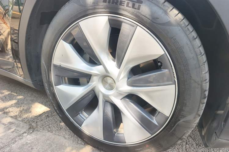 Used Tesla Model Y 2022 Revised Version Rear-Wheel Drive Right Front Wheel Hub