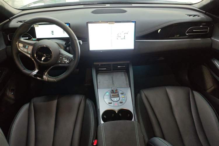 Used BYD Seal 06 New Energy 2025 DM-i Smart Drive 120KM Deluxe Model Center Console